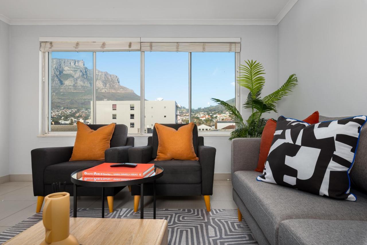 220 On Loop Luxury Apartment