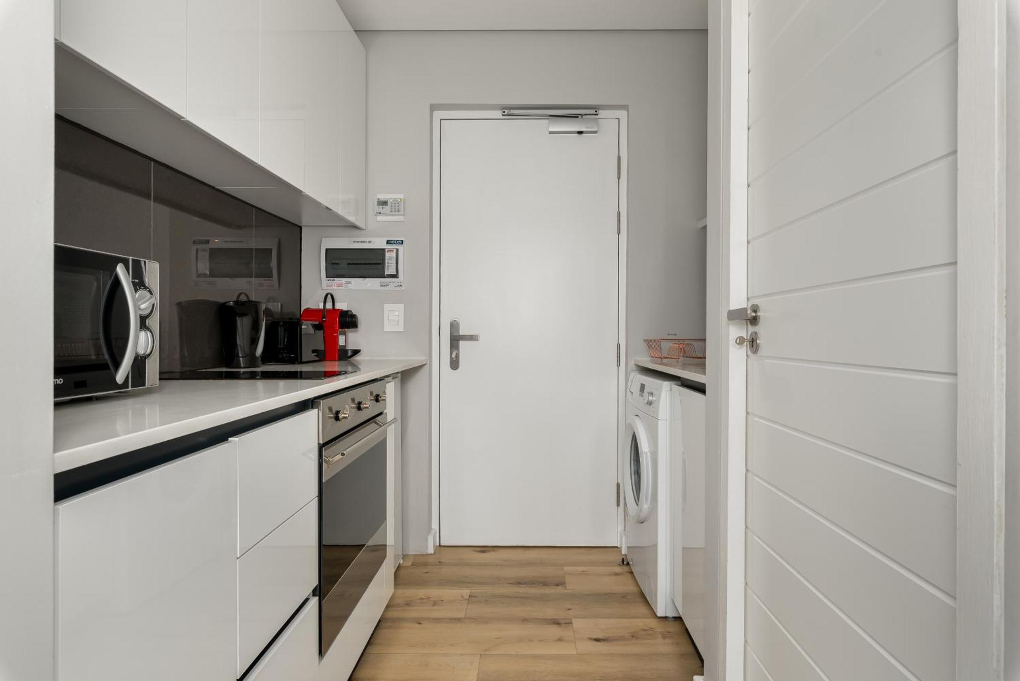 220 On Loop Luxury Apartment